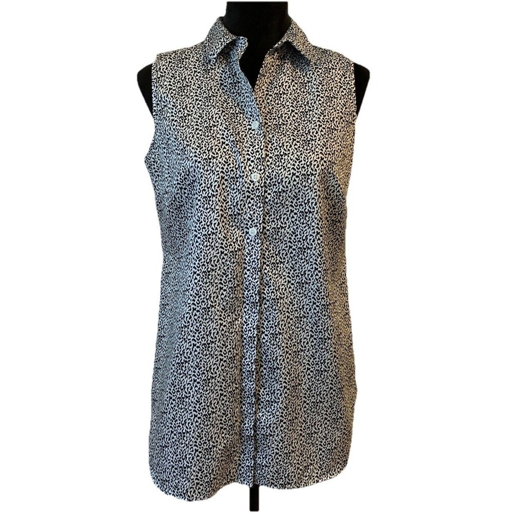 Chicos Size 0 Womens Small Top Black White Wrinkle Resistant Animal Print